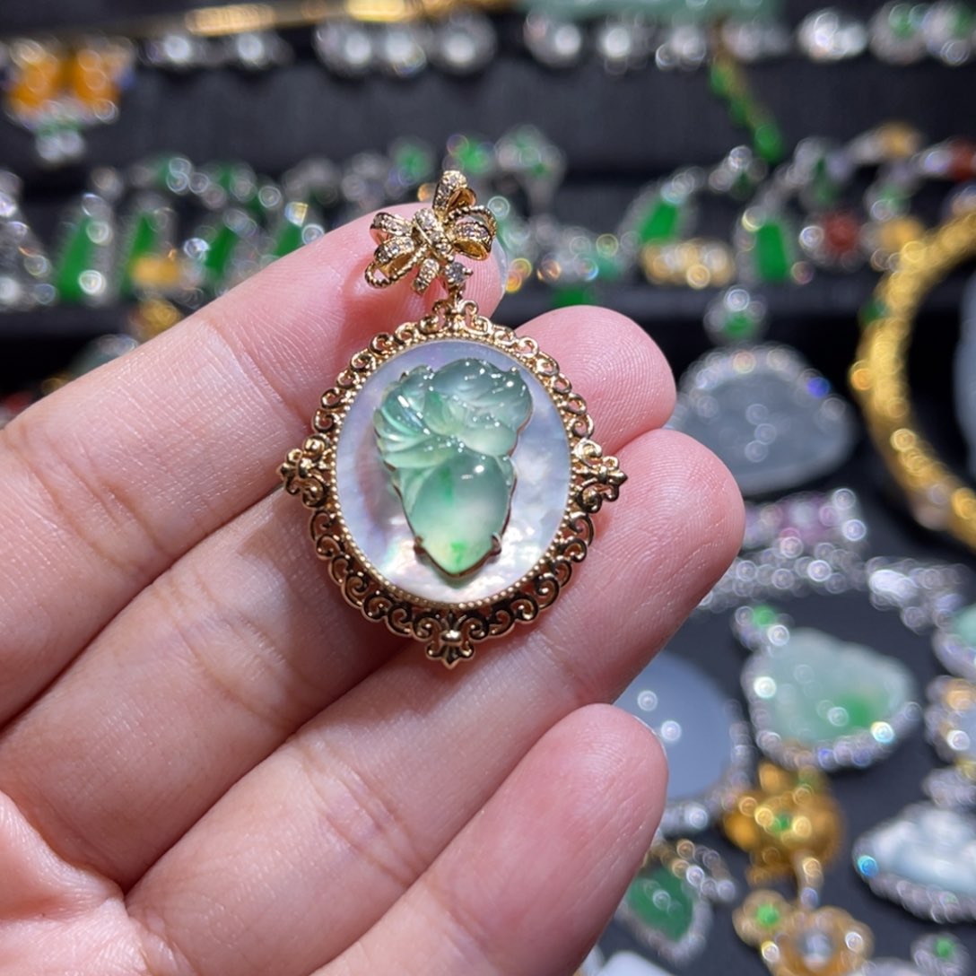 翡翠吊坠(不含链)18K金镶嵌如***醒天使