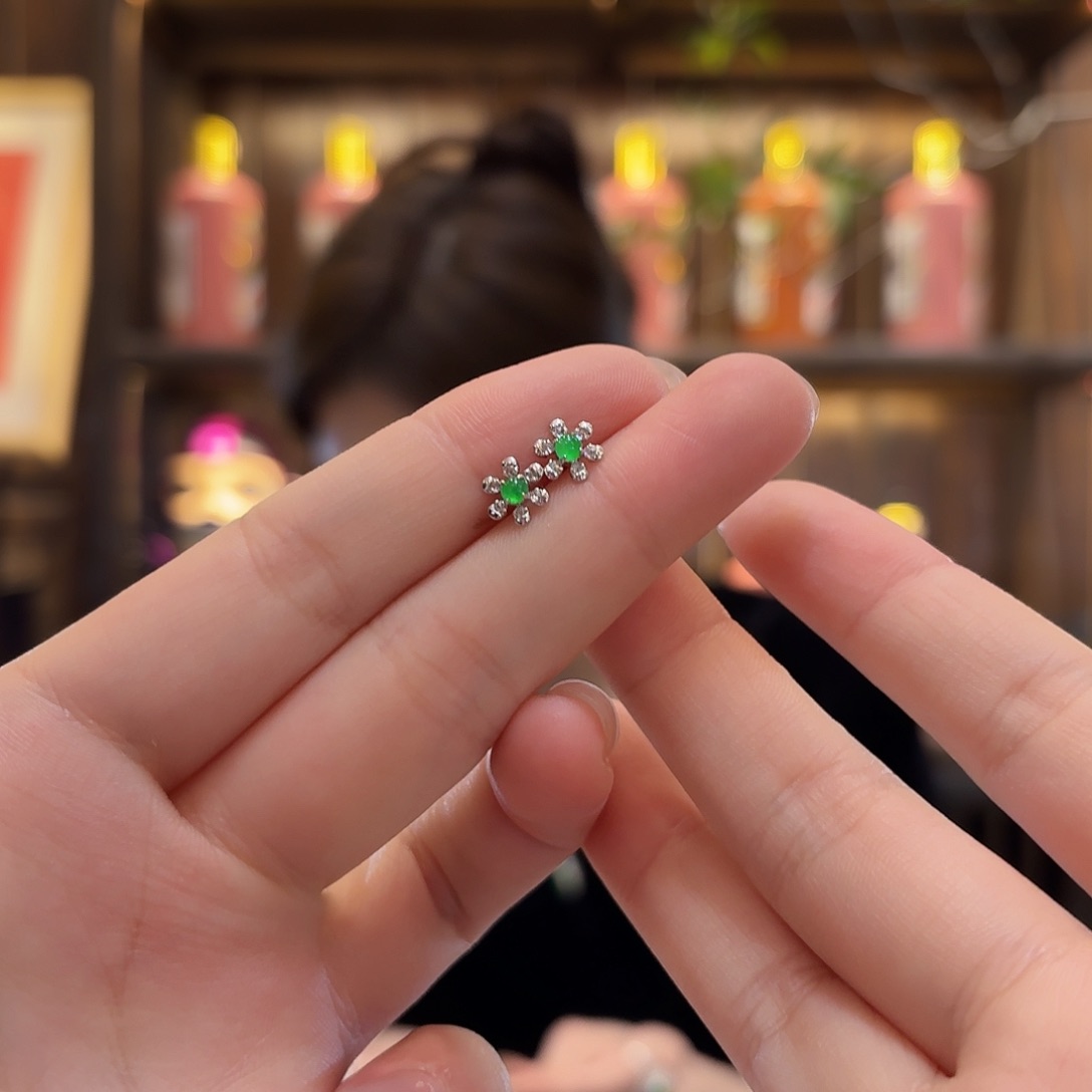 翡翠耳饰18K金镶嵌耳饰