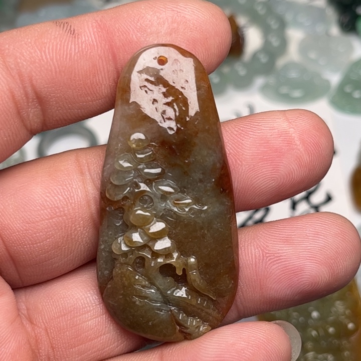 翡翠未镶嵌颈饰山水牌