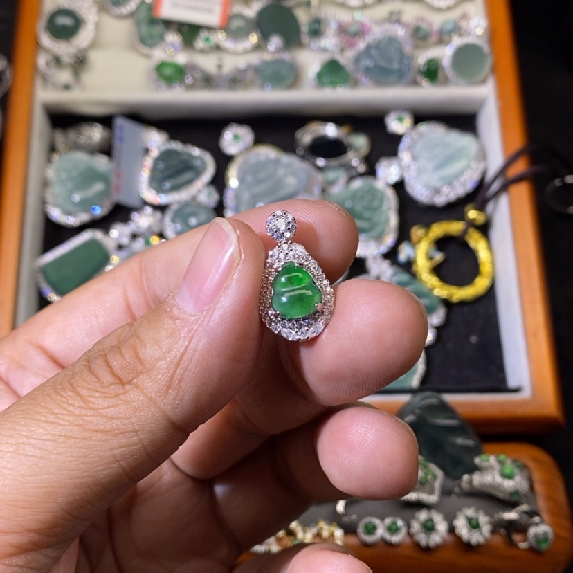 【闪购商品】翡翠颈饰未镶嵌天然