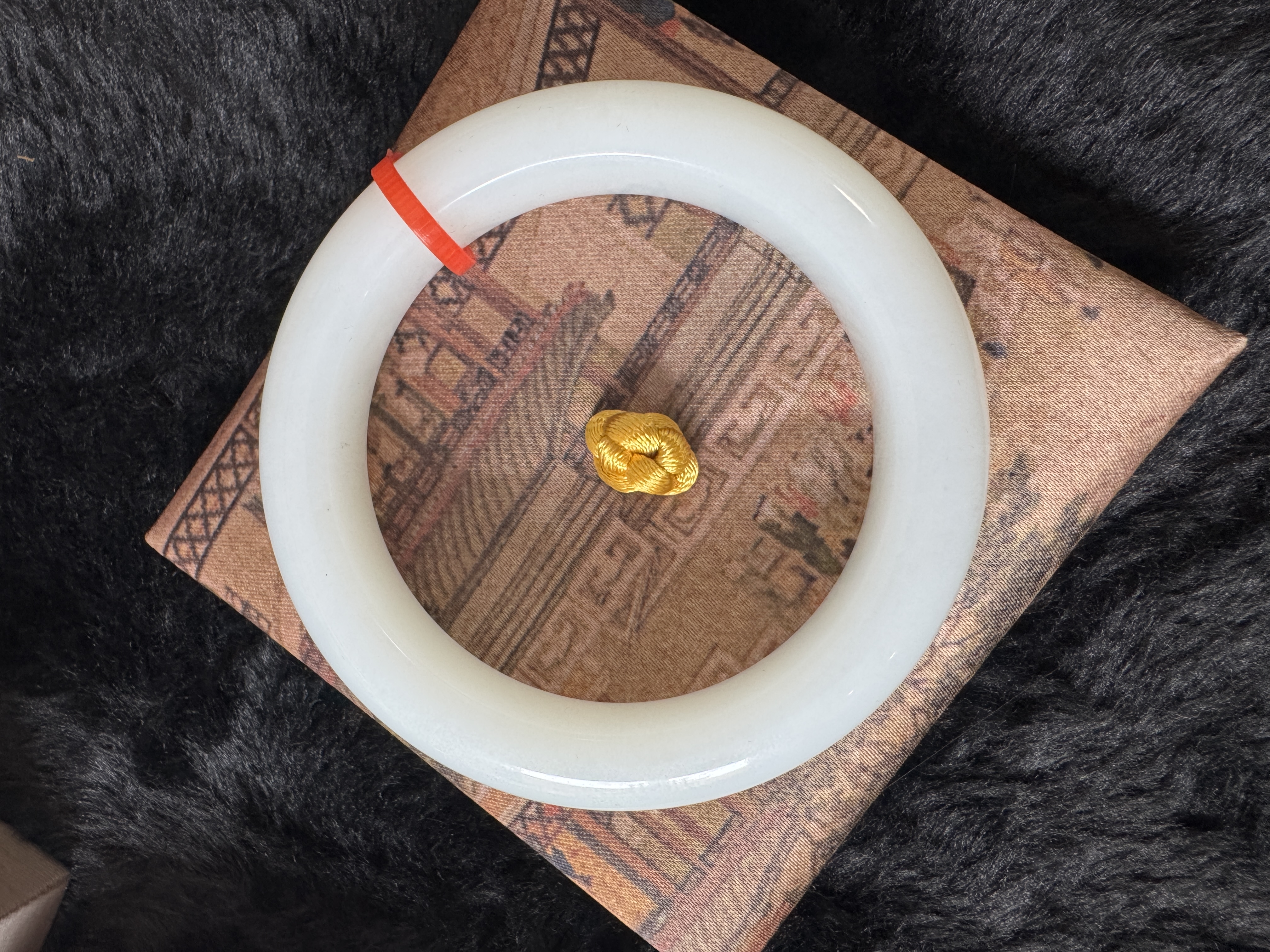 和田玉白玉手镯，细腻，油脂感很强