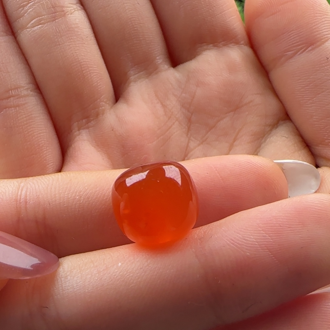 南红玛瑙未镶嵌老型12.9*11.8有矿点和白点