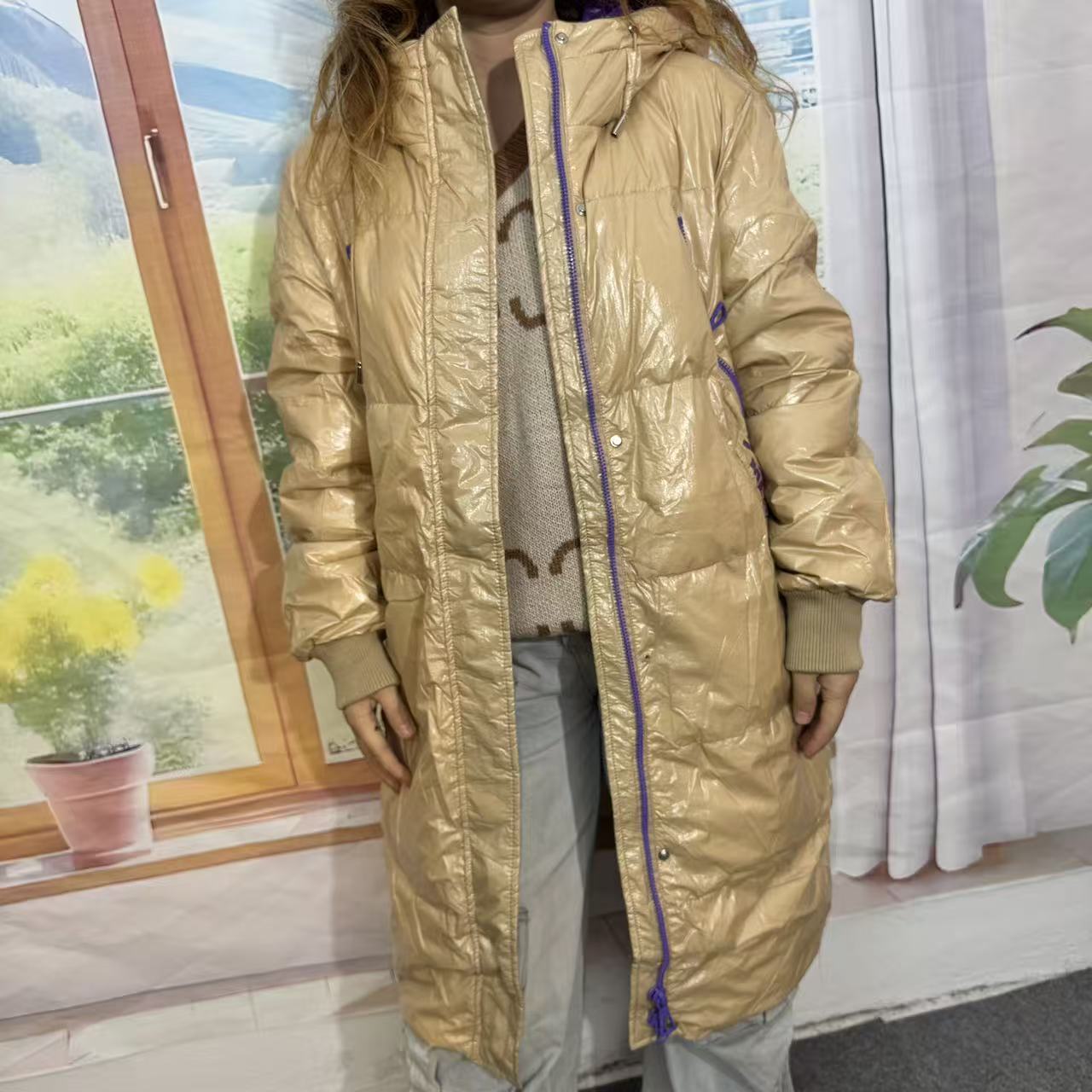 新款宽松冬季连帽外套年轻时尚压褶工艺