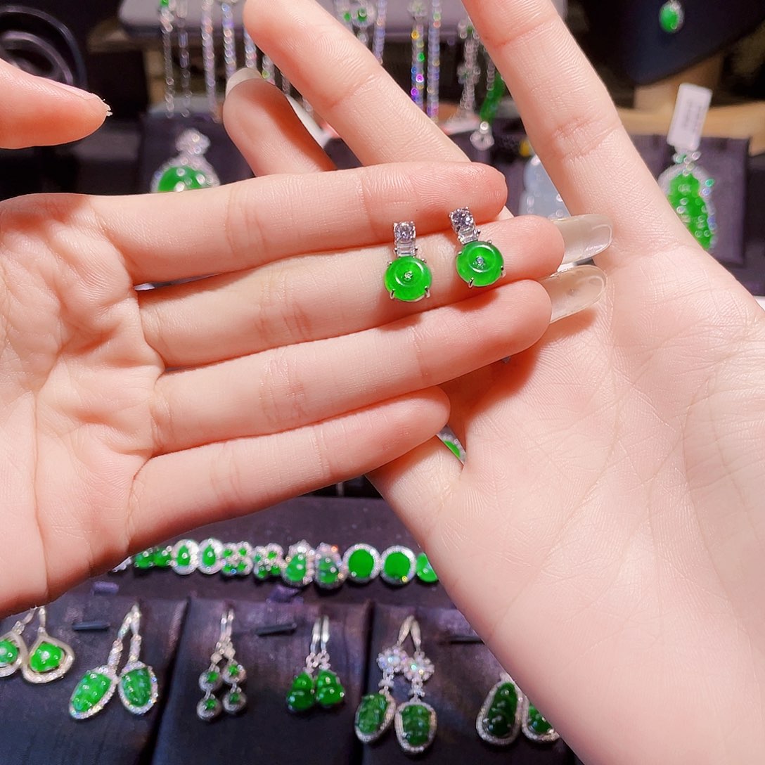 R***O翡翠银S925镶嵌耳钉