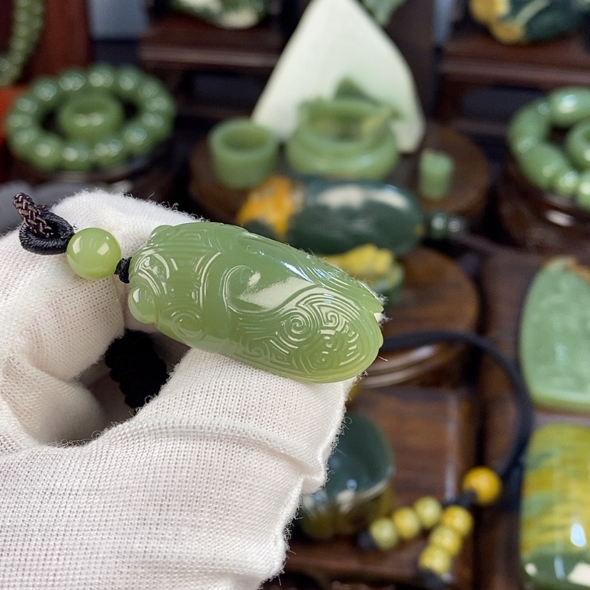 【闪购商品】岫岩老玉（透闪石质玉）颈饰未镶嵌