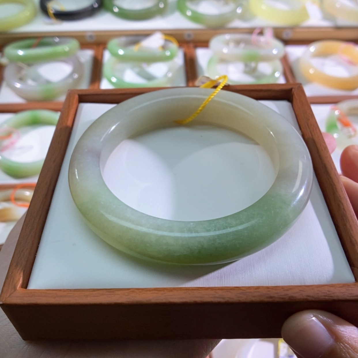 【闪购商品】未镶嵌手镯和田玉（翠青玉）