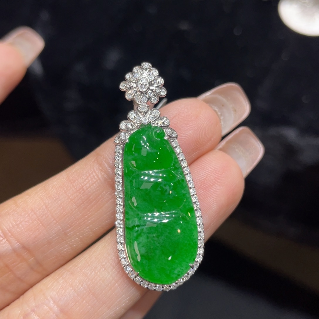 翡翠颈饰18K金镶嵌天然缅甸翡翠