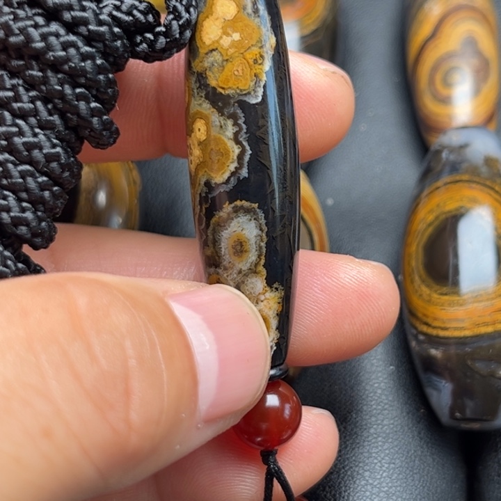 蒙***人碧石未镶嵌颈饰珠