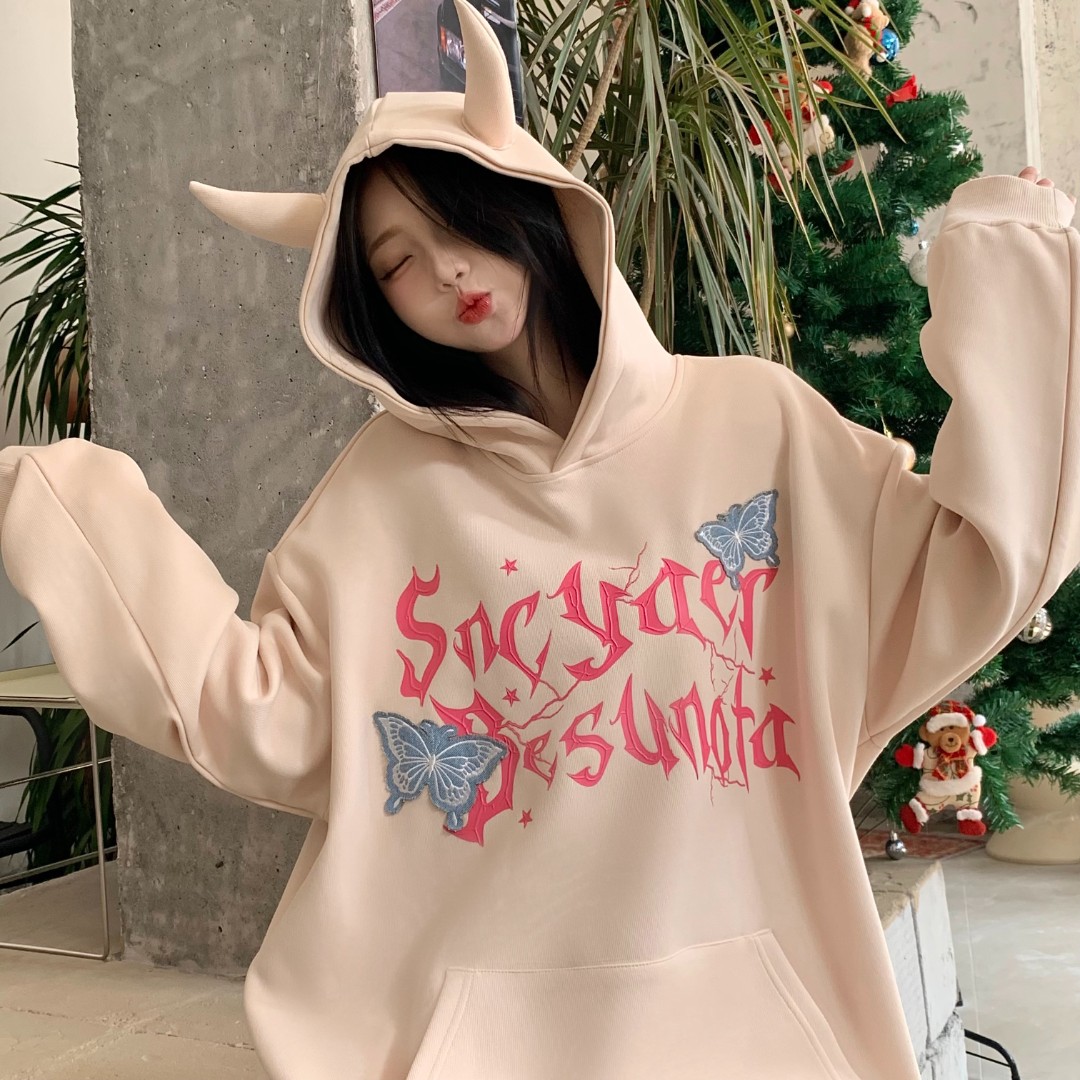 1、吖咪外贸潮牌 男女潮牌 叫到名字怕 偶有微瑕发货 下单备注编号