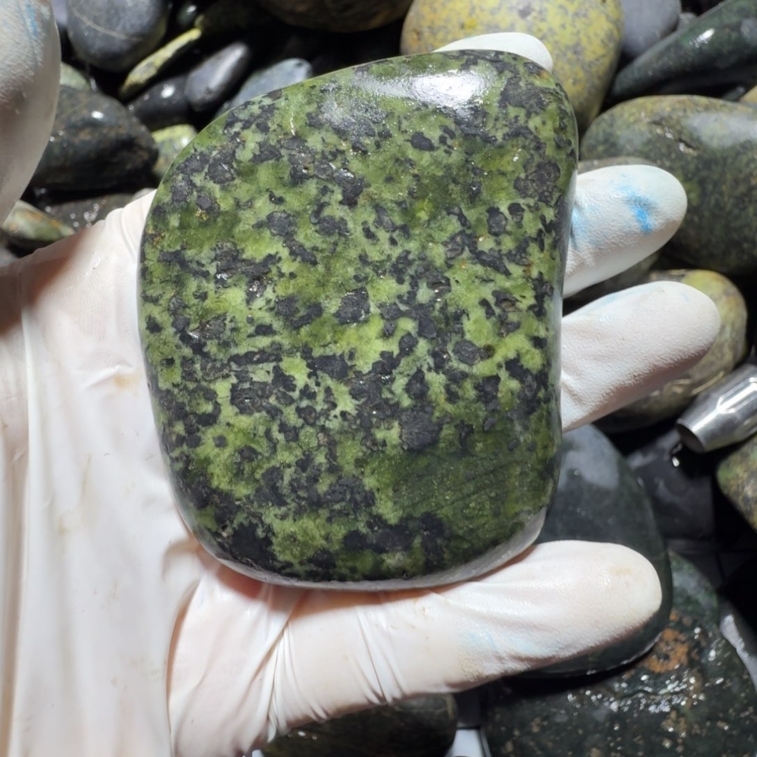 吉***人蛇纹石玉未镶嵌西藏藏玉药王石