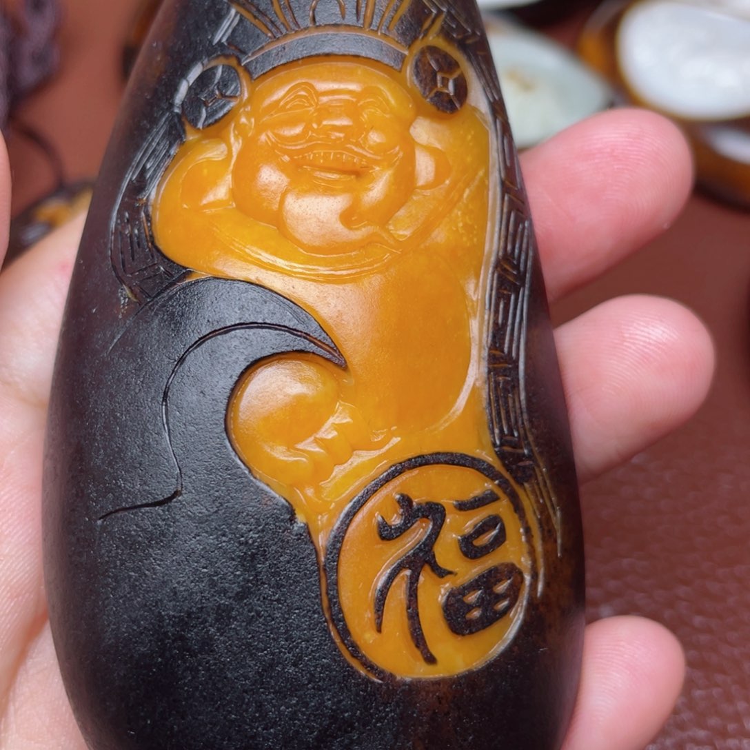 和田玉颈饰未镶嵌好**见