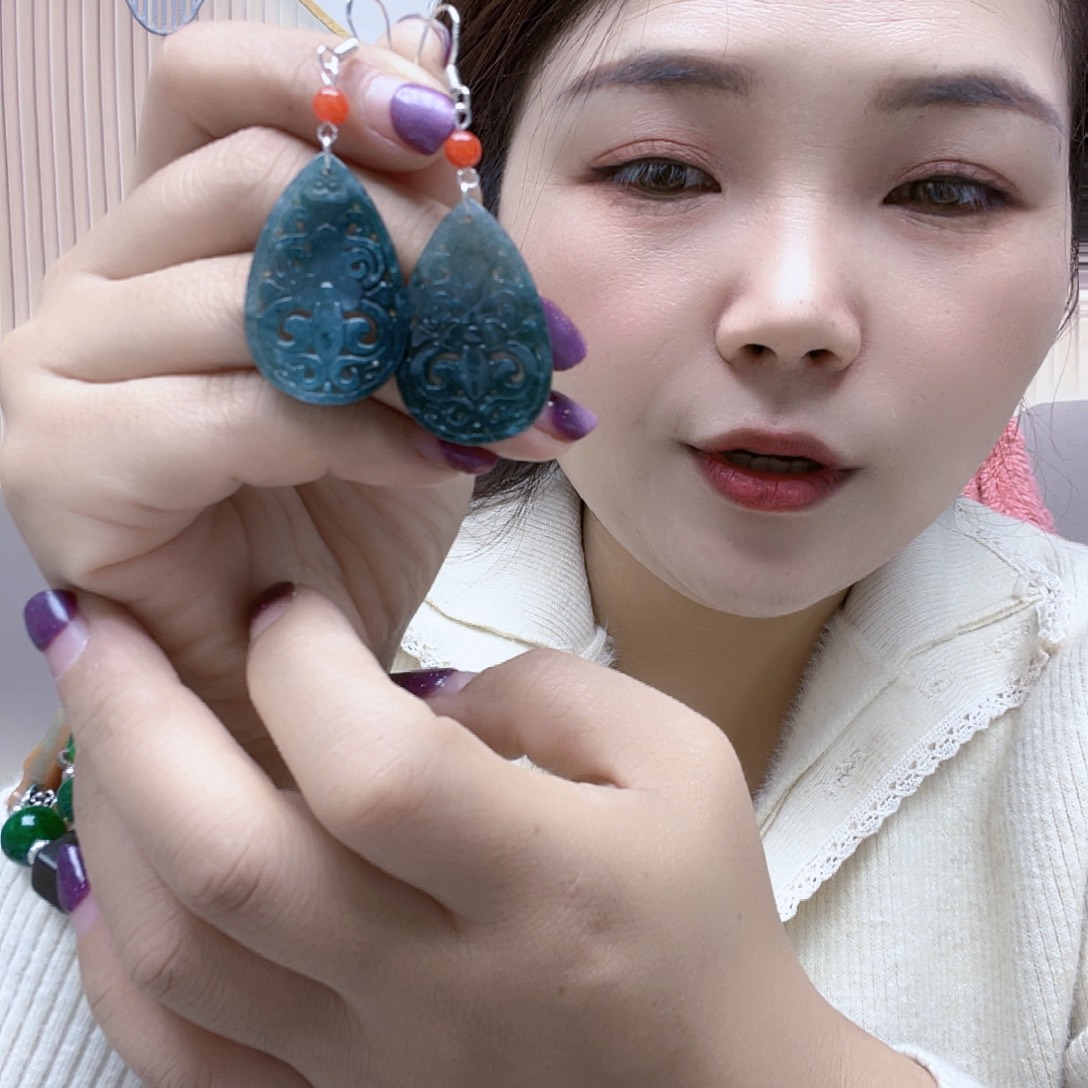 翡翠未镶嵌颈饰耳坠