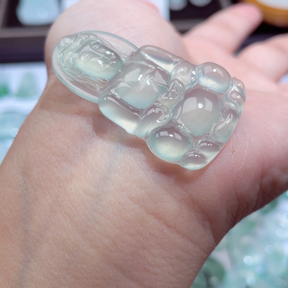 颈饰未镶嵌翡翠观音