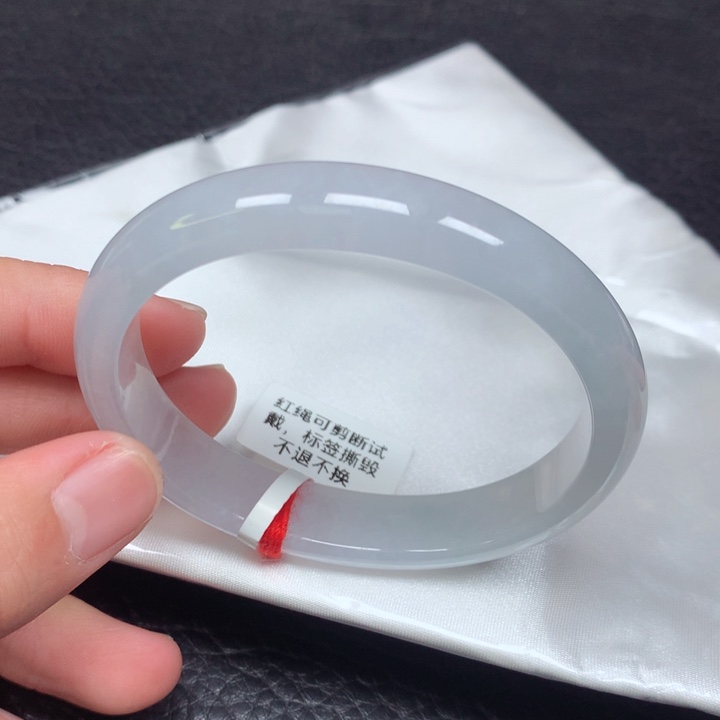 翡翠手镯（贵妃镯）未镶嵌