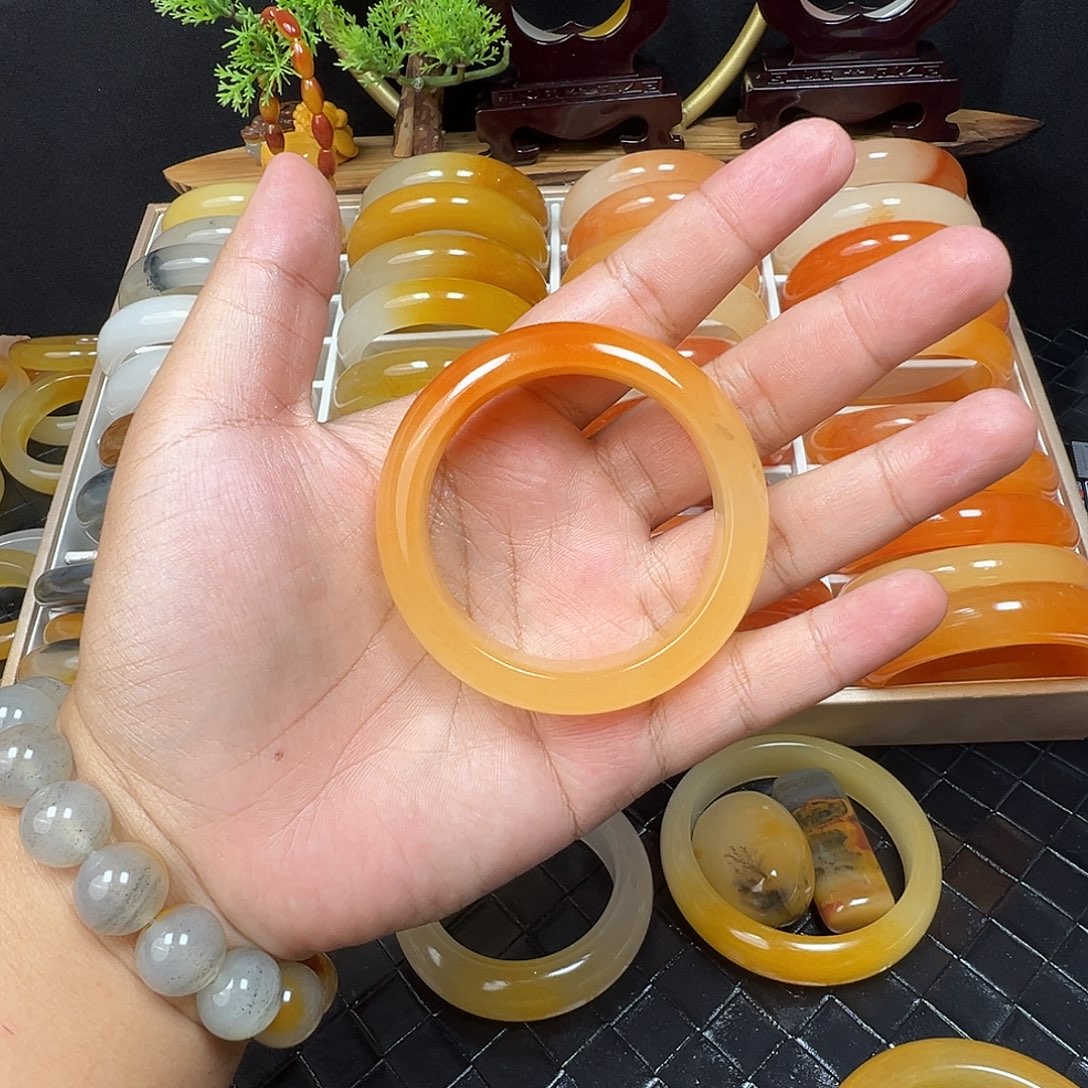 农****石英质玉（黄龙玉）未镶嵌手镯