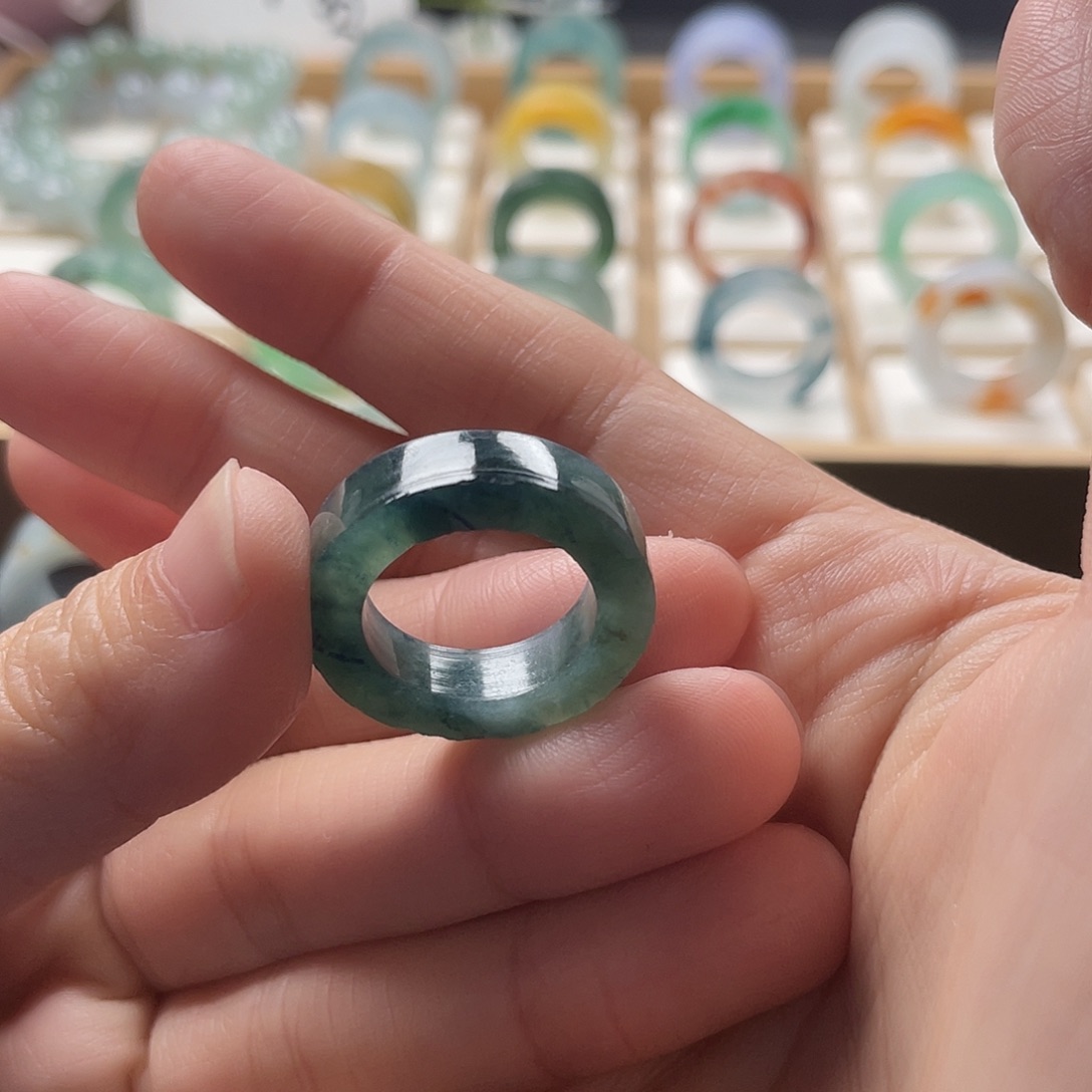 定制翡翠足铂镶嵌翡翠