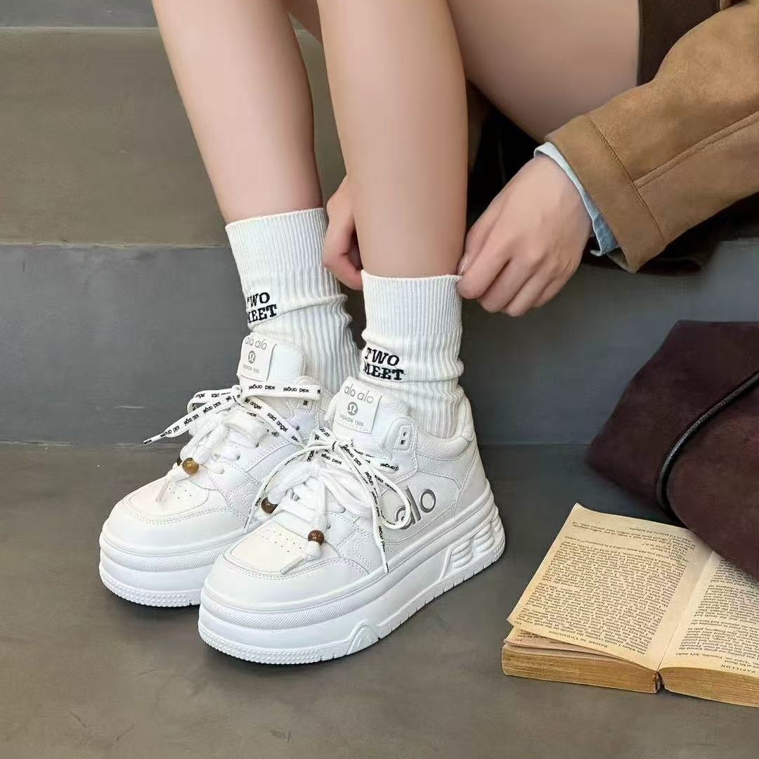秋季厚底增高小白鞋女百搭休闲运动板鞋ins潮小众透气时尚系带