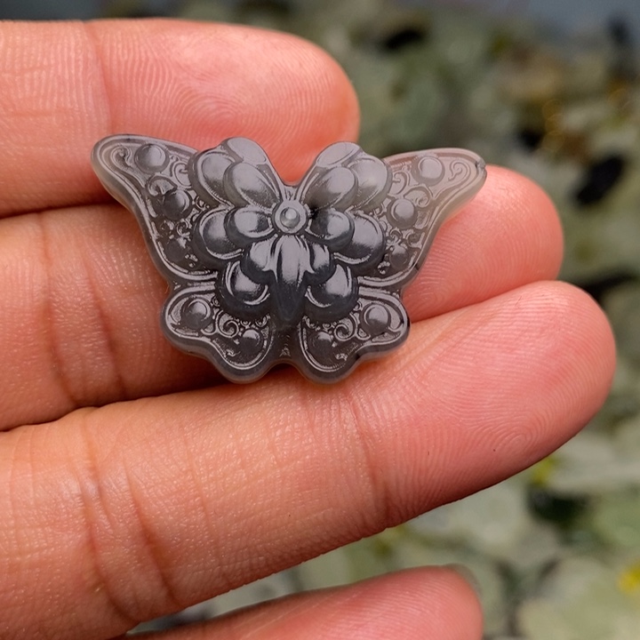 蛇纹石玉颈饰合金56