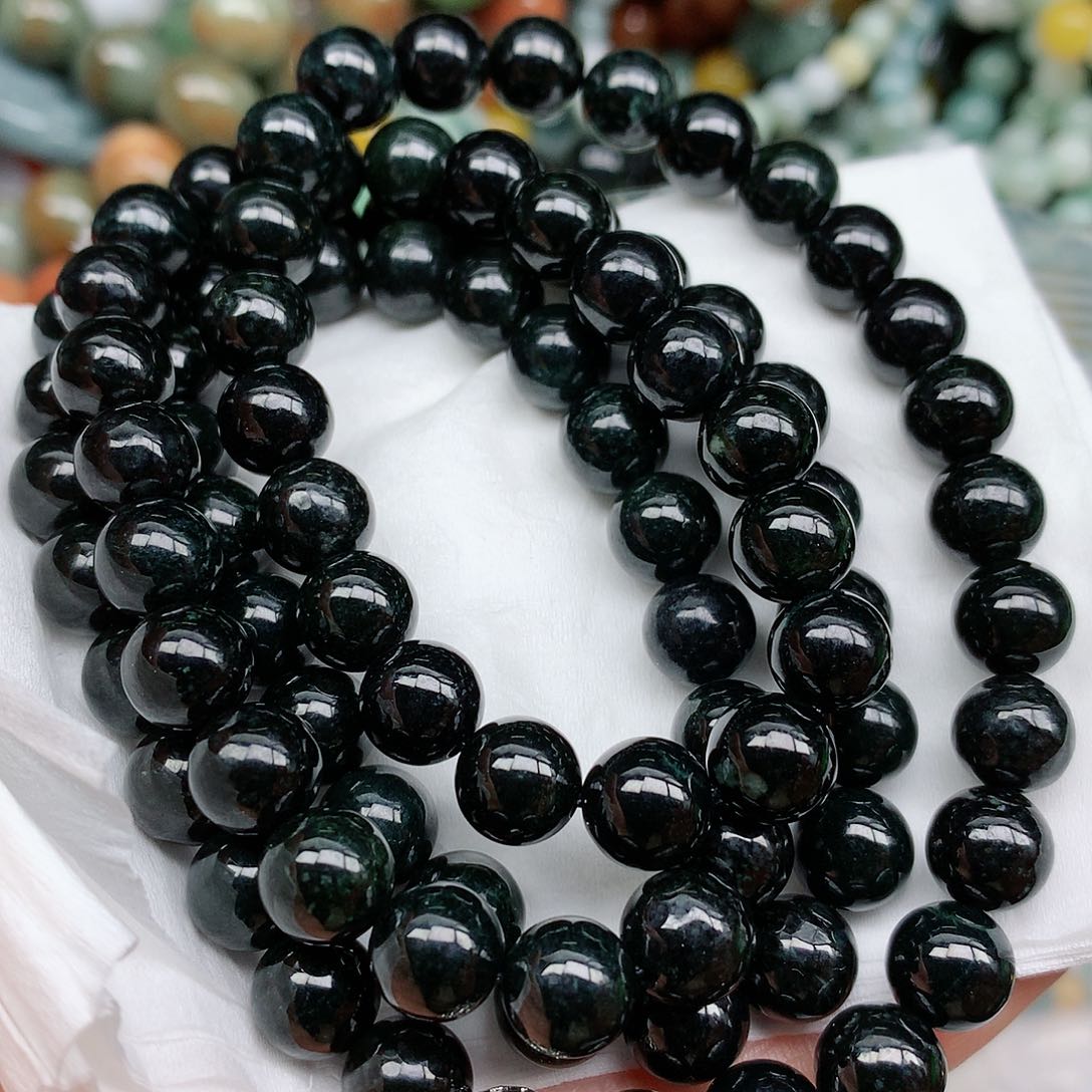 翡翠颈饰未镶嵌吊坠