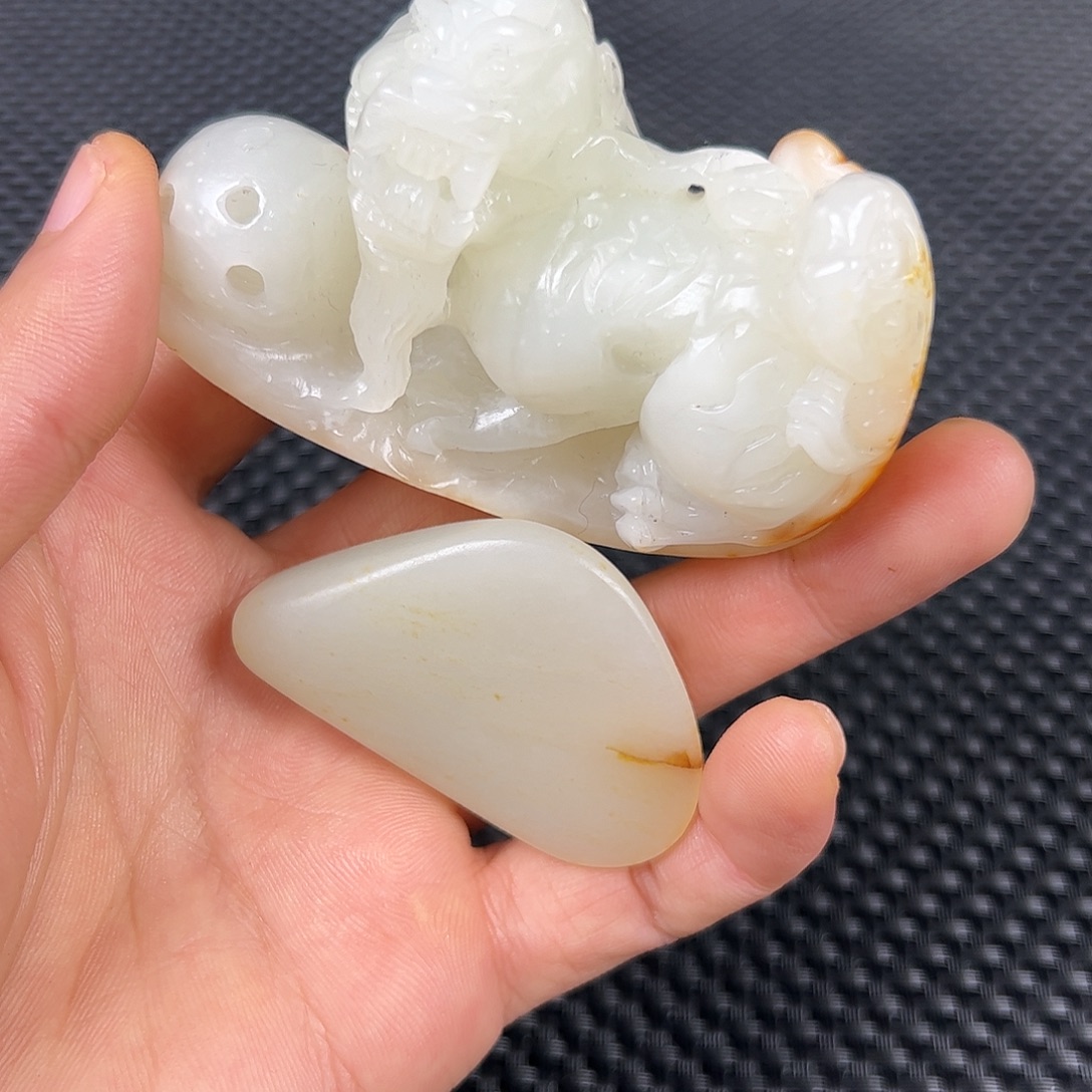 卧***虎定制新款手把件一个