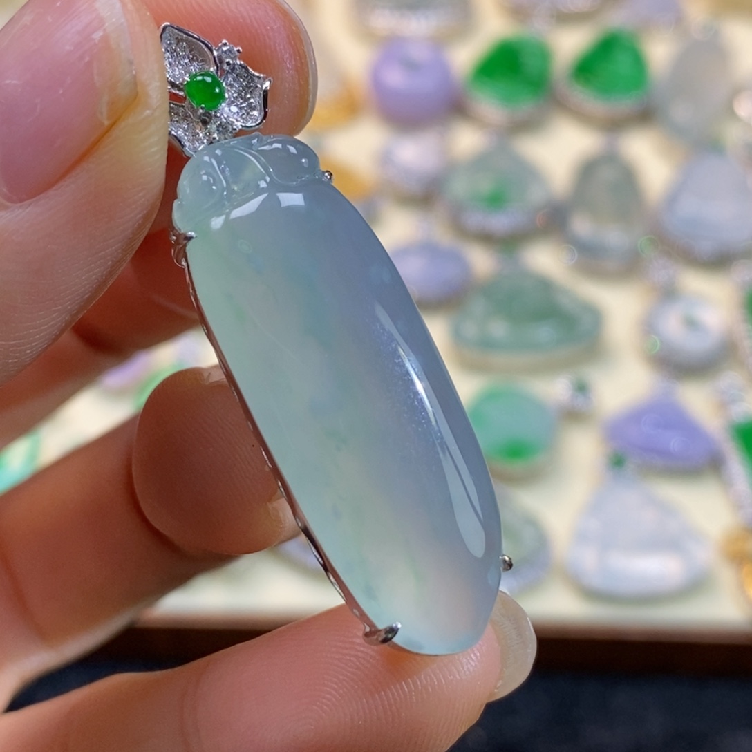 翡翠18K金镶嵌颈饰