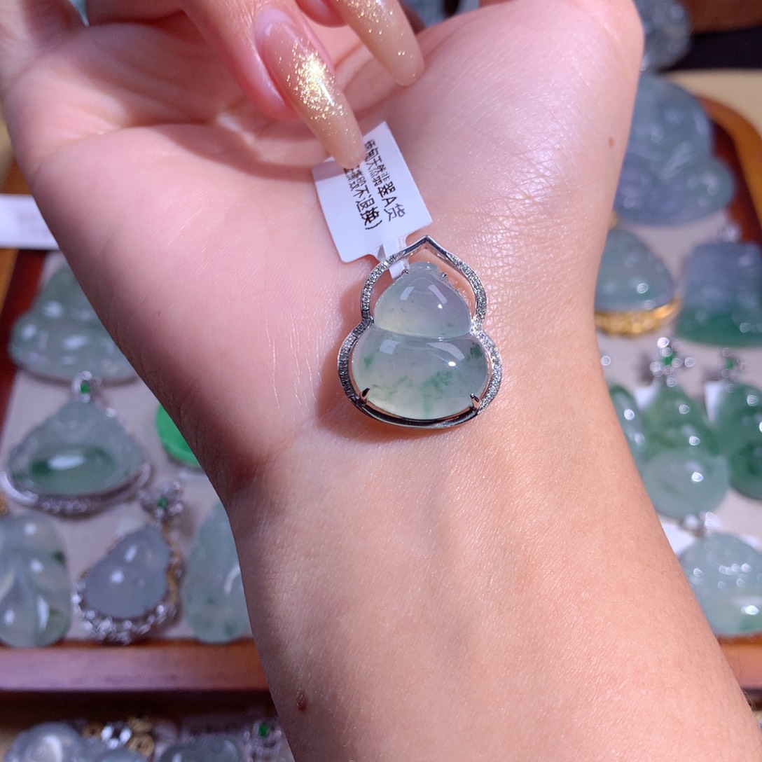 翡翠吊坠(不含链)18K金镶嵌