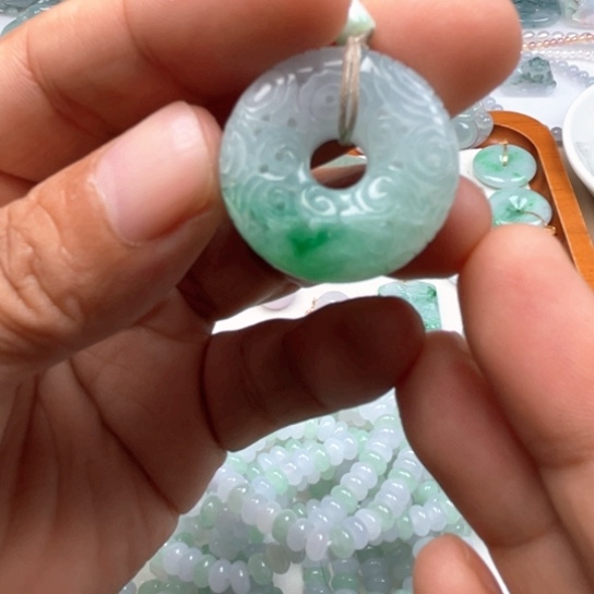 翡翠未镶嵌颈饰翡翠冰绿扣