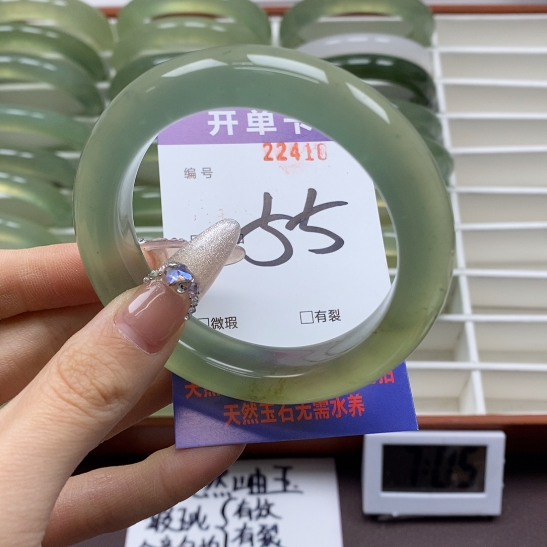 蛇纹石玉手镯未镶嵌