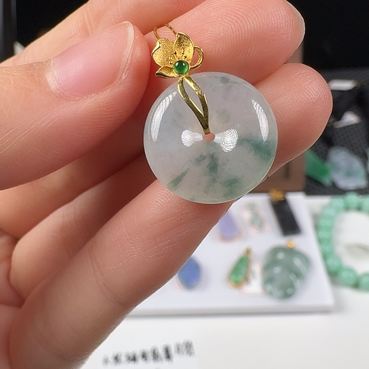 翡翠18K金镶嵌颈饰