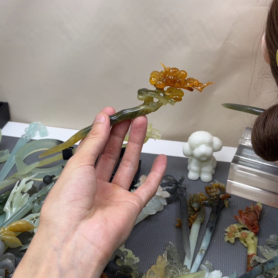 蛇纹石玉合金发饰腊梅