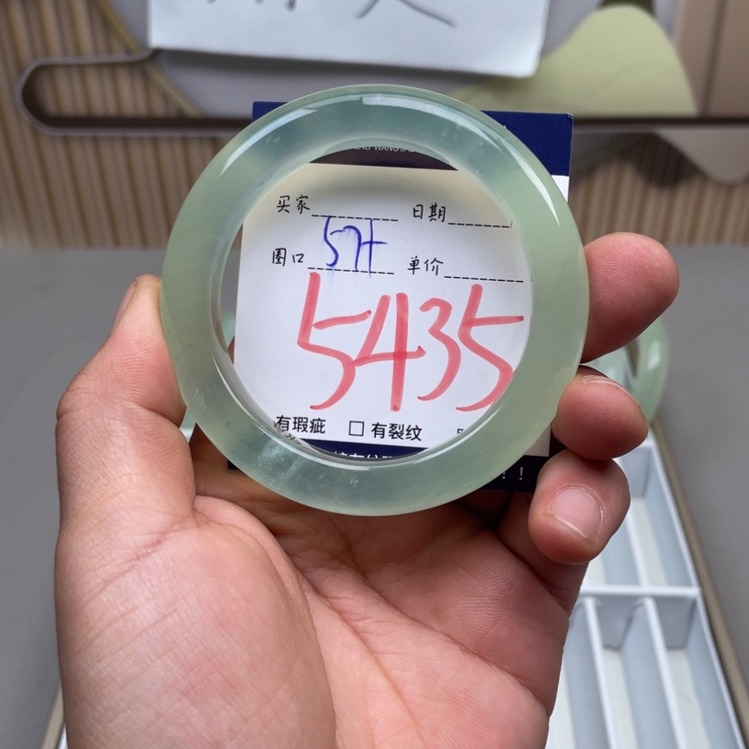 岫玉手镯手镯未镶嵌