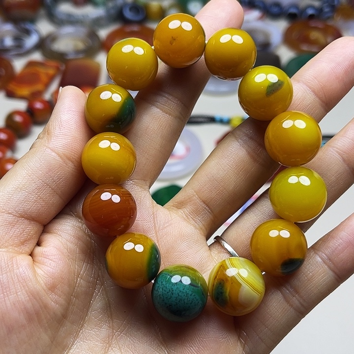 女***王玛瑙/玉髓未镶嵌颈饰