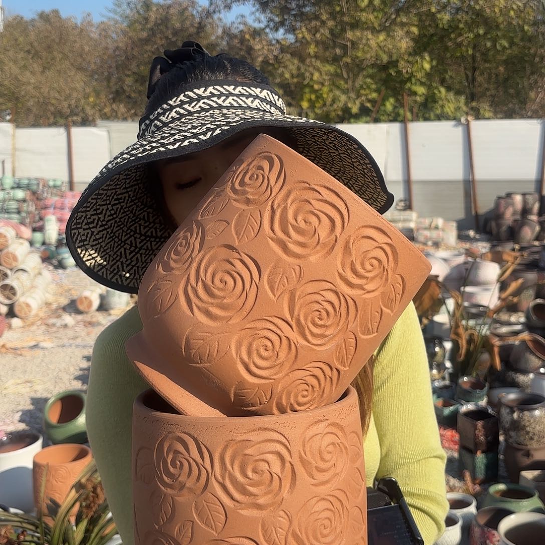 口径20高度23两个红陶玫瑰