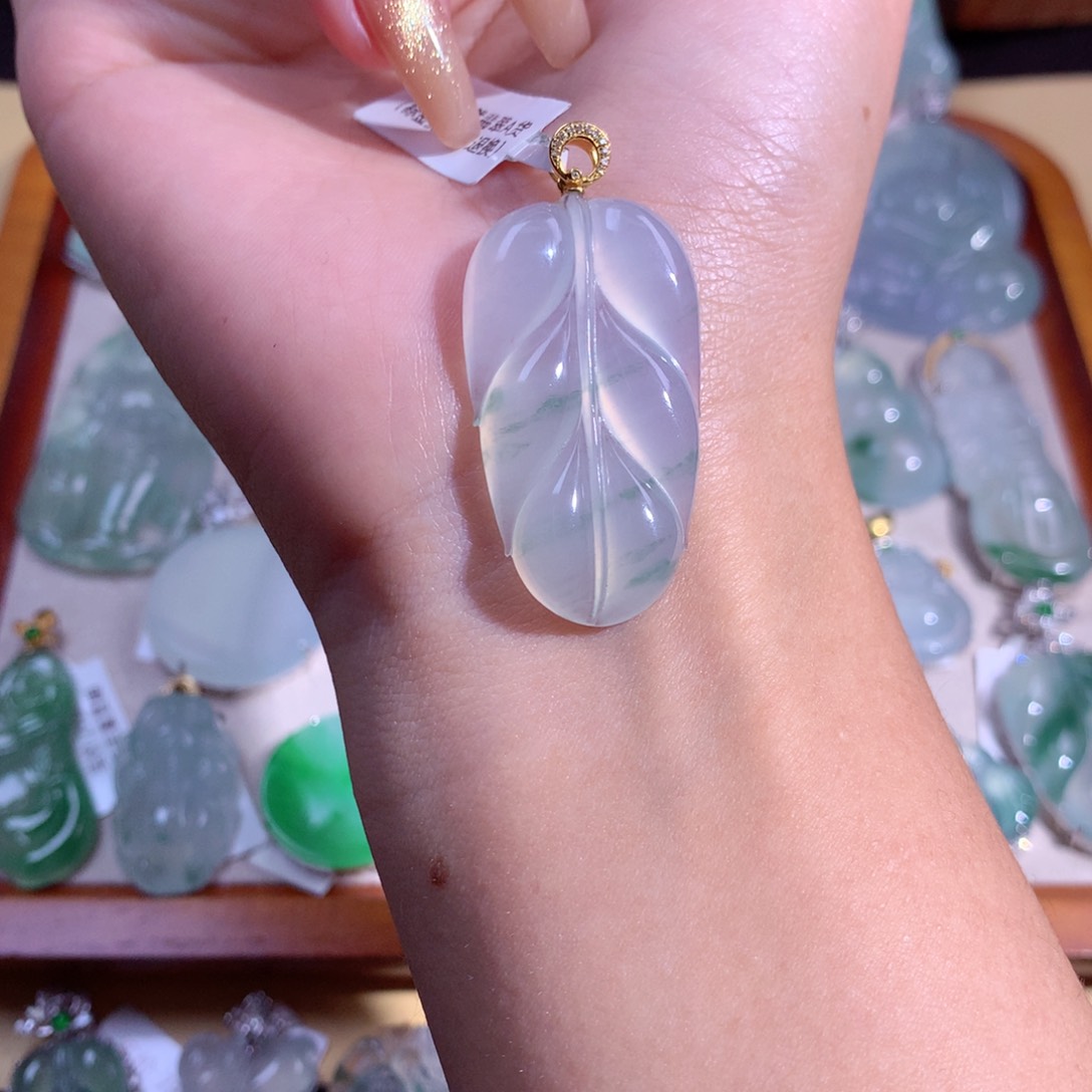 翡翠吊坠(不含链)18K金镶嵌