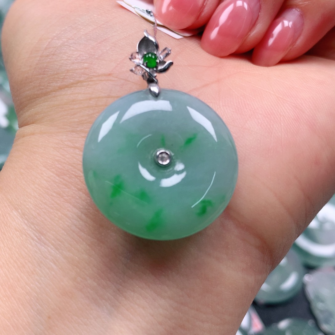 翡翠颈饰18K金镶嵌天然翡翠