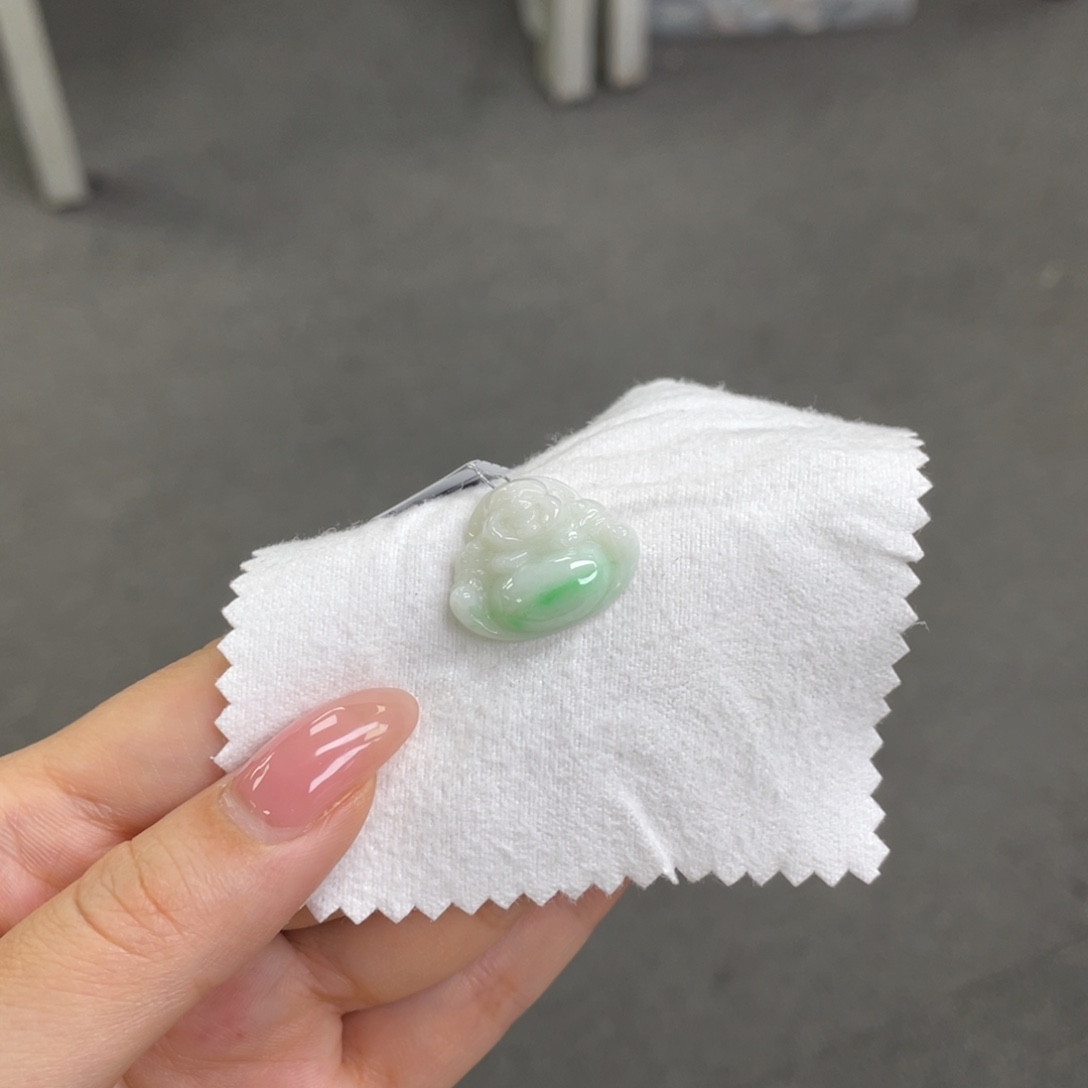 翡翠颈饰未镶嵌佛公