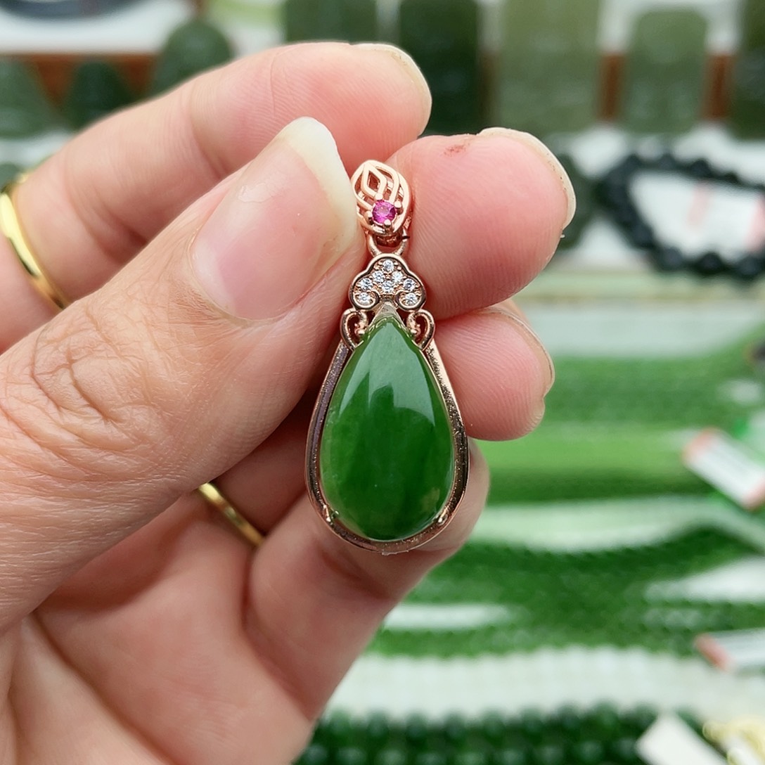 和田玉颈饰合金和田玉颈饰合金