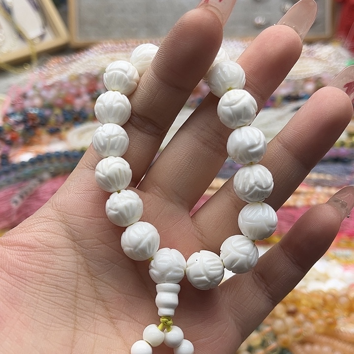 玛瑙/玉髓珠宝半成品未镶嵌12mm左右白贝雕刻手串