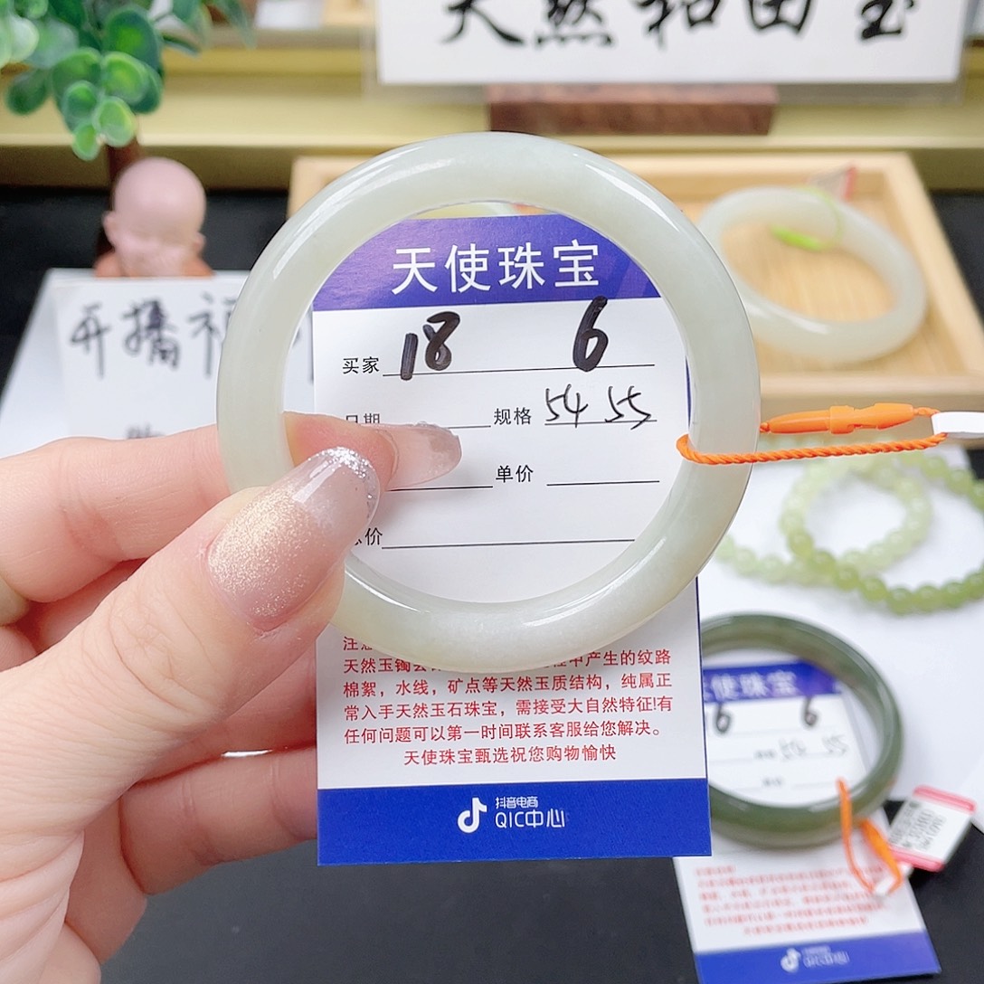 和田玉未镶嵌手镯