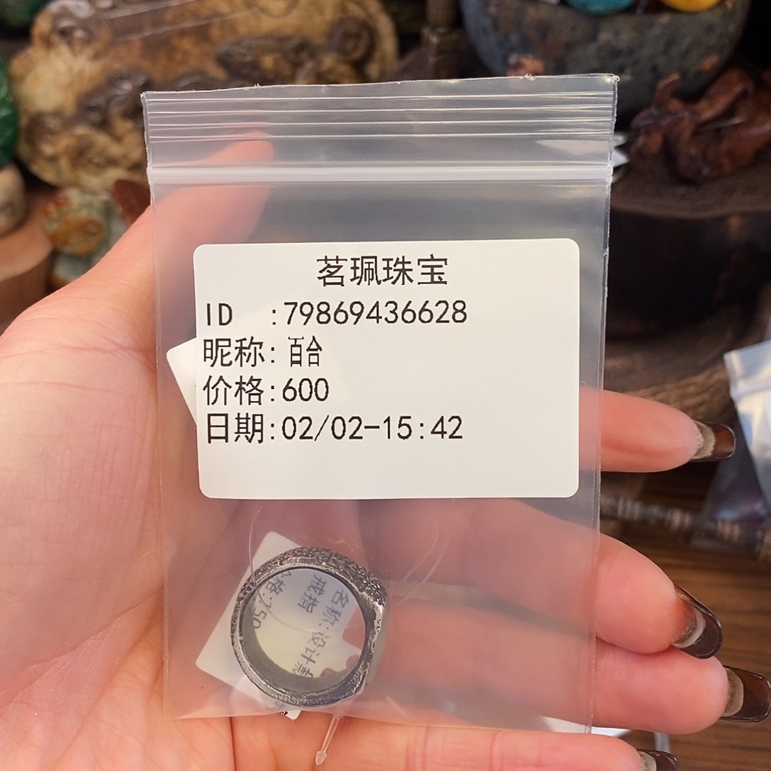 红宝石戒指足银镶嵌百*戒指