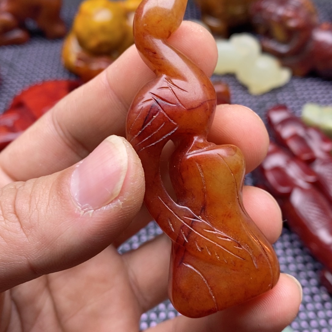 蛇纹石玉颈饰未镶嵌