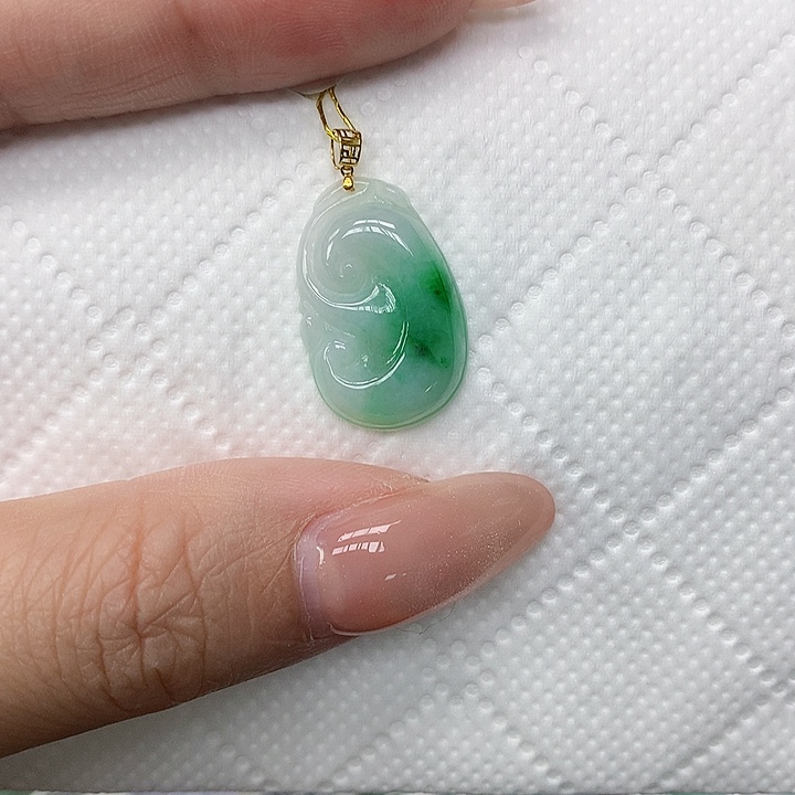颈饰18K金镶嵌翡翠