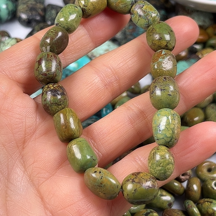 绿松石未镶嵌颈饰