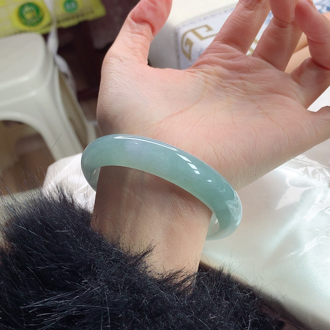 翡翠手镯未镶嵌58圈