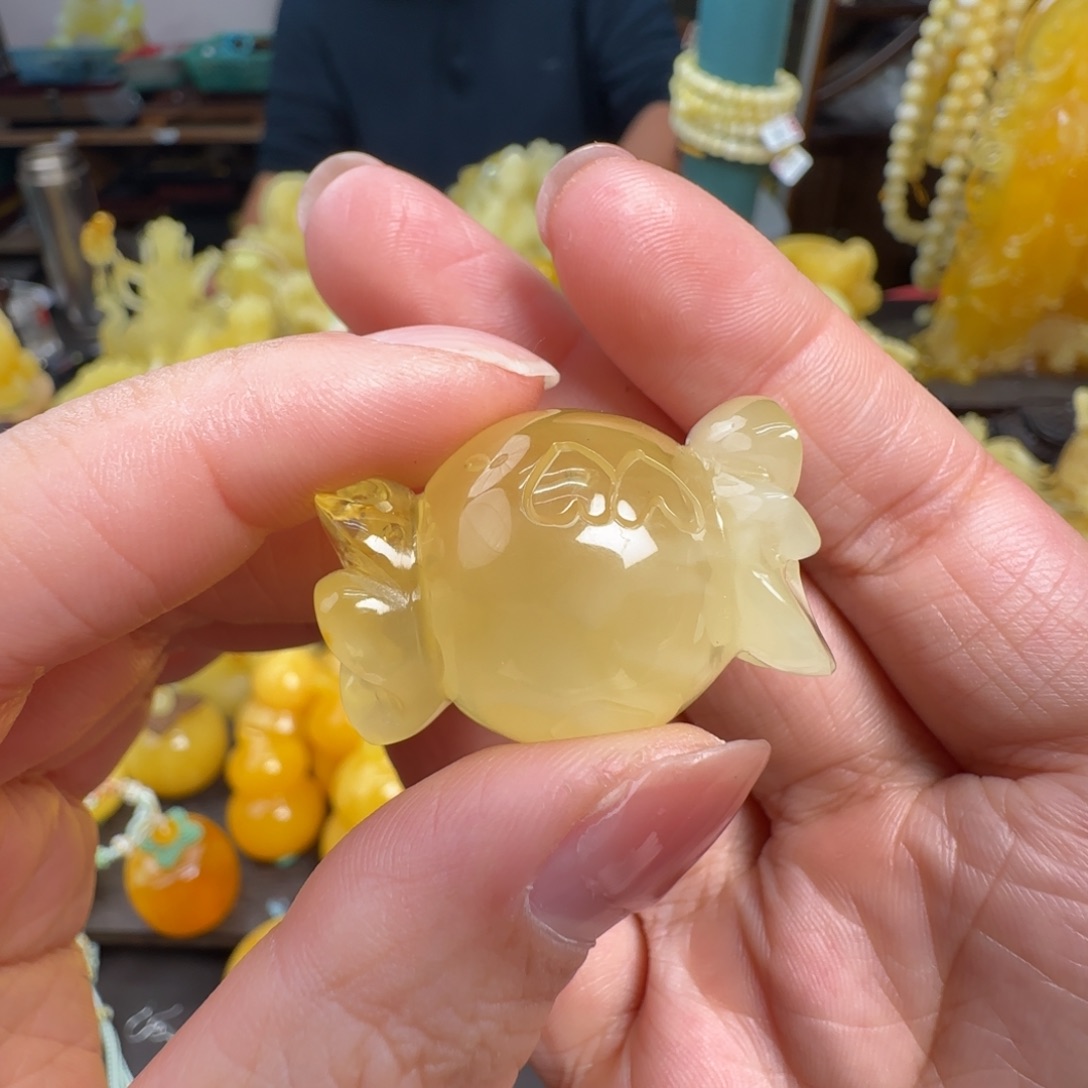 蜜蜡未镶嵌珠宝奇石