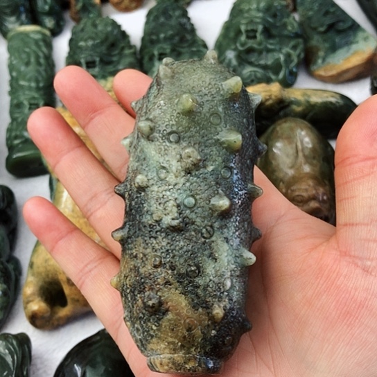 未镶嵌岫岩河磨玉（透闪石质玉）把件