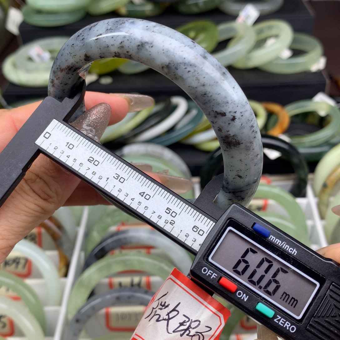 未镶嵌蛇纹石玉手镯1069