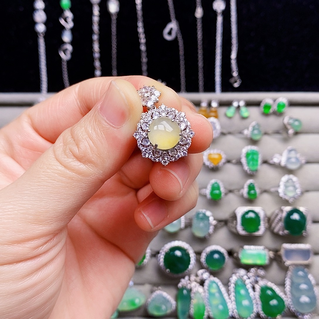 翡翠银S925镶嵌颈饰蛋面