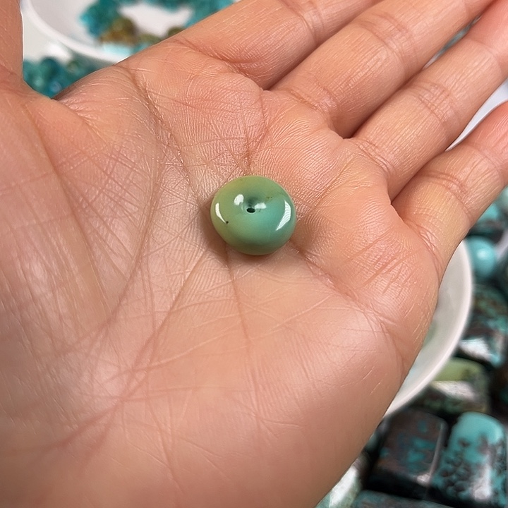 绿松石未镶嵌颈饰