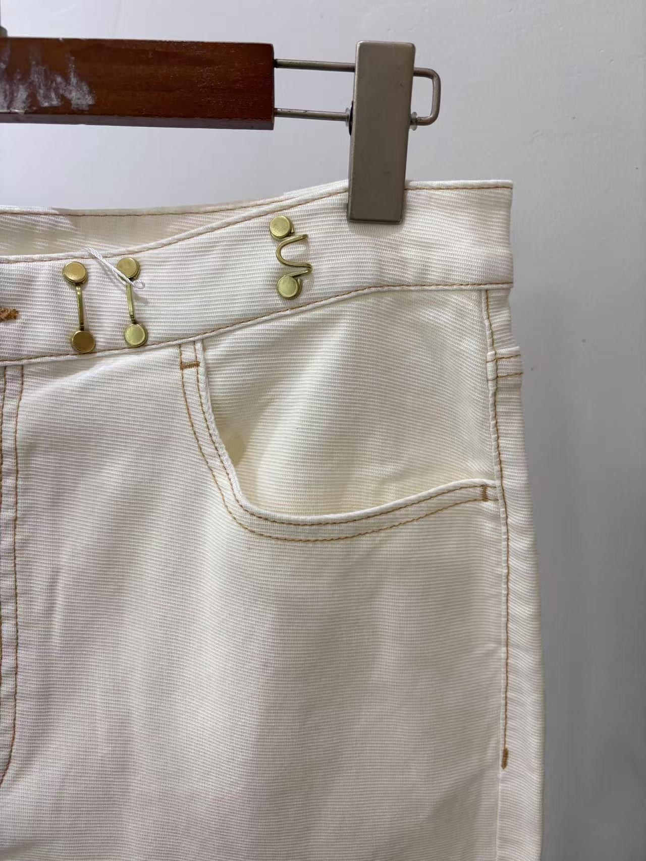 [轻奢] 时尚女休闲潮流白色直筒牛仔裤 ZK583